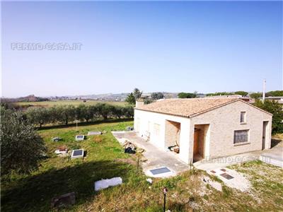 casa indipendente in vendita a Fermo in zona Campiglione