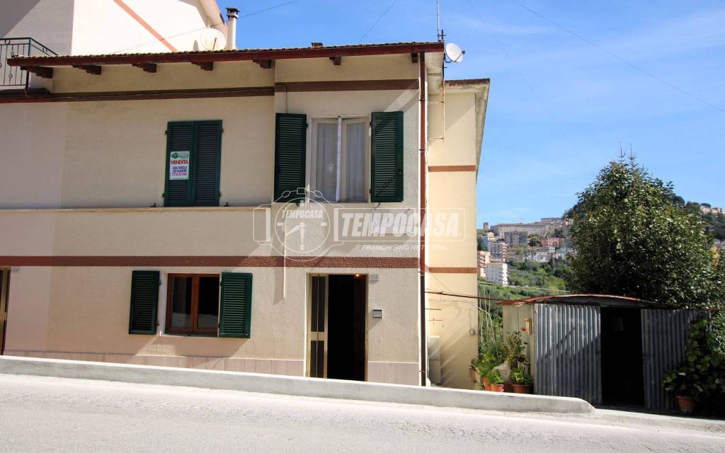 casa indipendente in vendita a Fermo in zona Camera