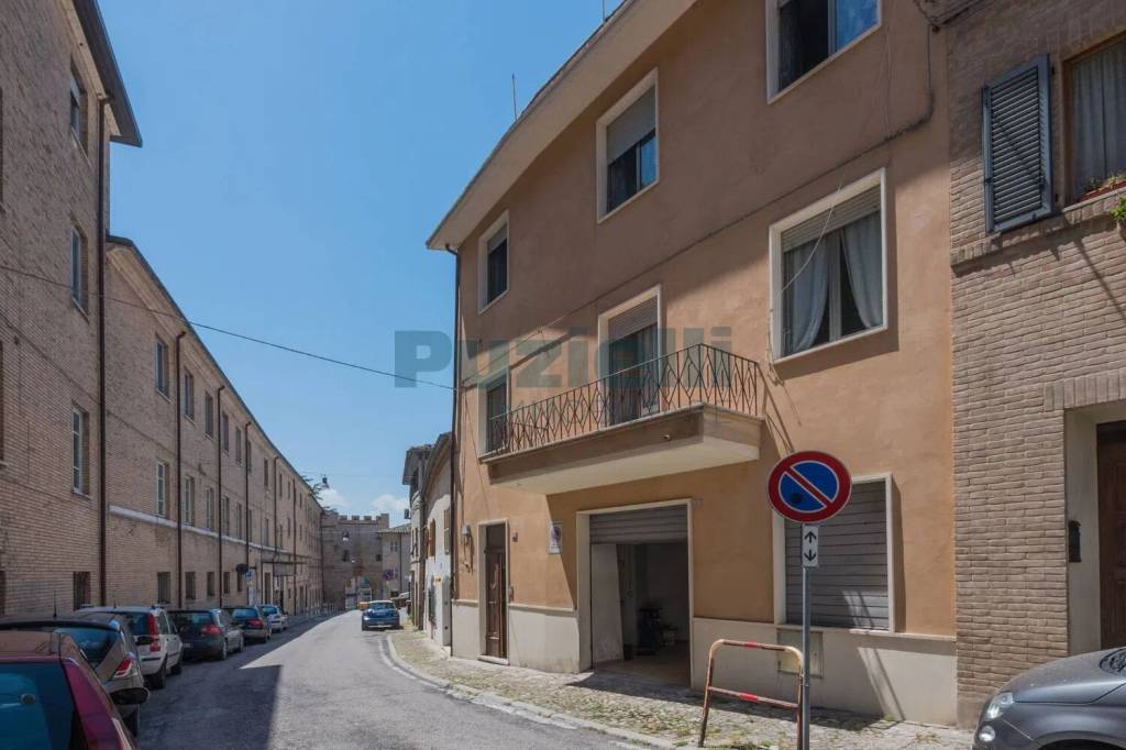 casa indipendente in vendita a Fermo