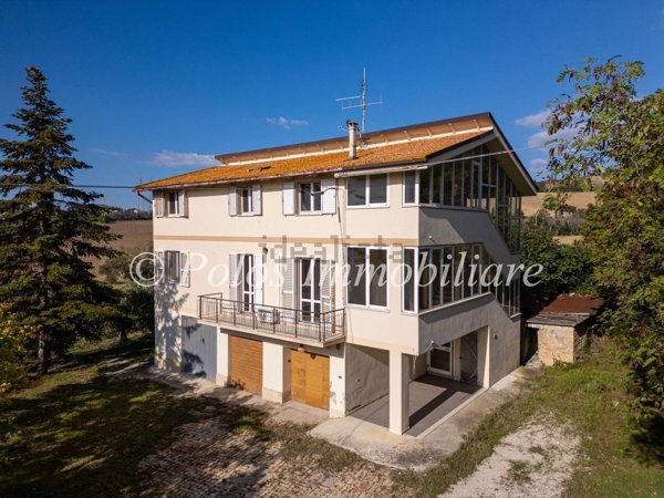 casa indipendente in vendita a Fermo in zona Salvano