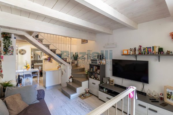 casa indipendente in vendita a Fermo