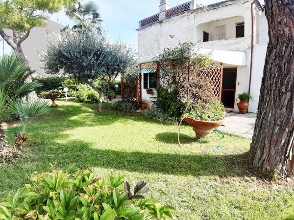 casa indipendente in vendita a Fermo in zona Casabianca
