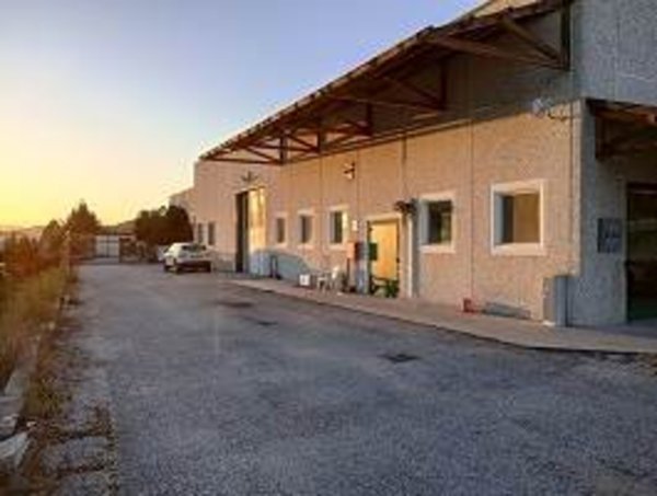 locale commerciale in vendita a Fermo