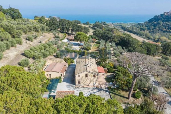 casa indipendente in vendita a Fermo in zona Torre di Palme