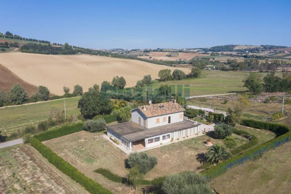 casa indipendente in vendita a Fermo