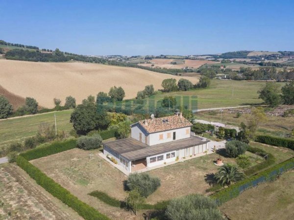 casa indipendente in vendita a Fermo