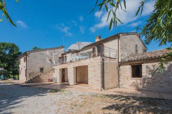 casa indipendente in vendita a Fermo in zona Camera