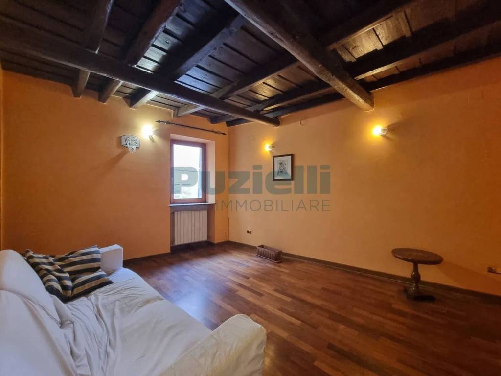 casa indipendente in vendita a Fermo in zona Camera
