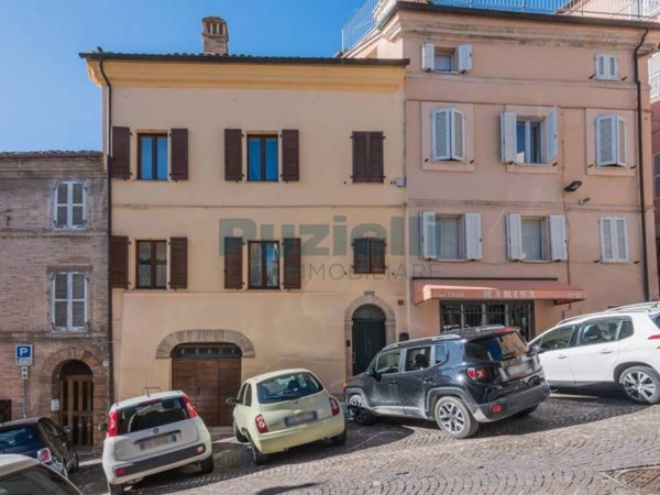 casa indipendente in vendita a Fermo in zona Camera