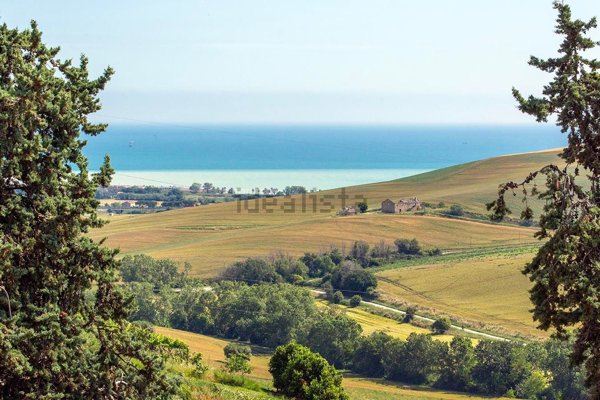 casa indipendente in vendita a Fermo