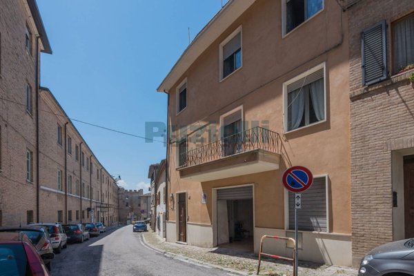 casa indipendente in vendita a Fermo