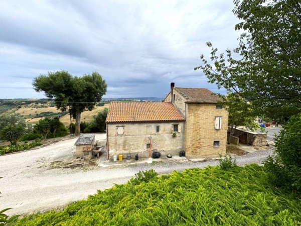 casa indipendente in vendita a Fermo in zona Capodarco