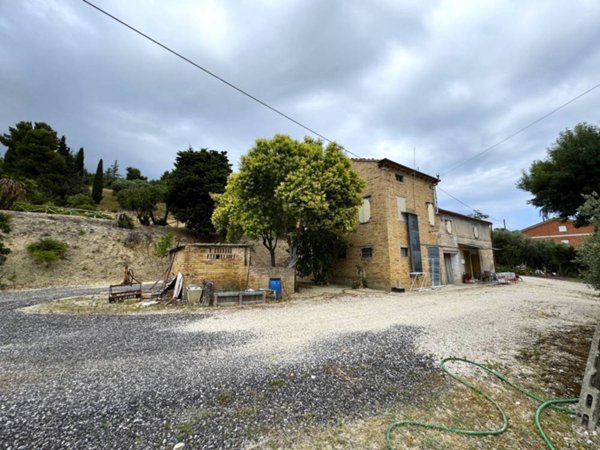 casa indipendente in vendita a Fermo in zona Capodarco