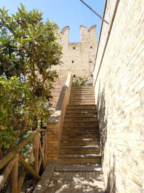 casa indipendente in vendita a Fermo in zona Torre di Palme