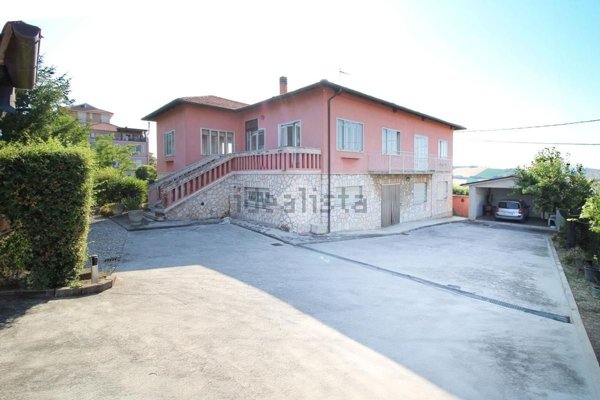 casa indipendente in vendita a Fermo