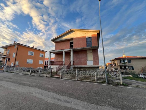 casa indipendente in vendita a Fermo