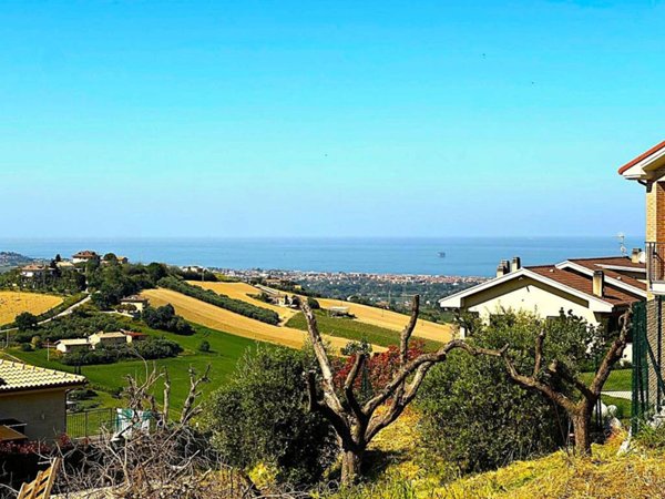 terreno agricolo in vendita a Fermo in zona Capodarco