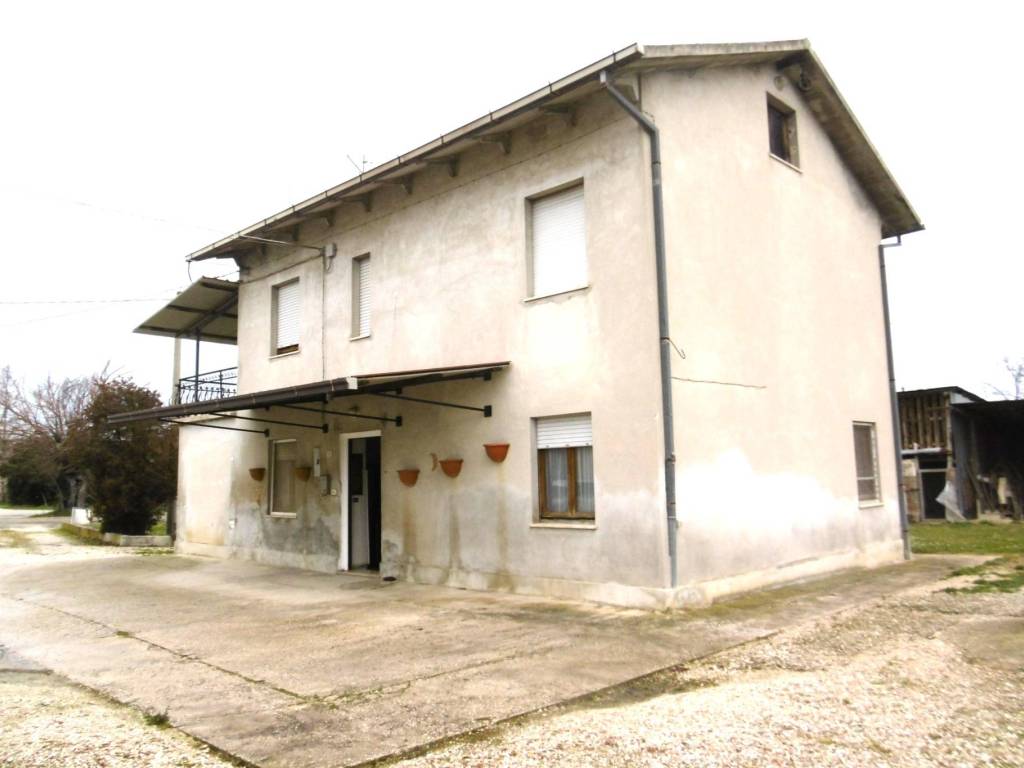 casa indipendente in vendita a Fermo in zona Girola