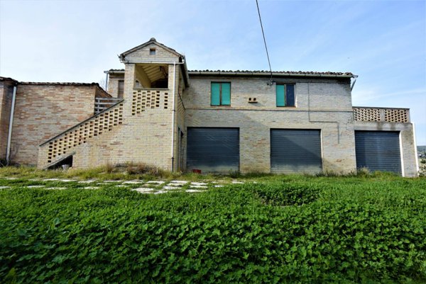 casa indipendente in vendita a Fermo