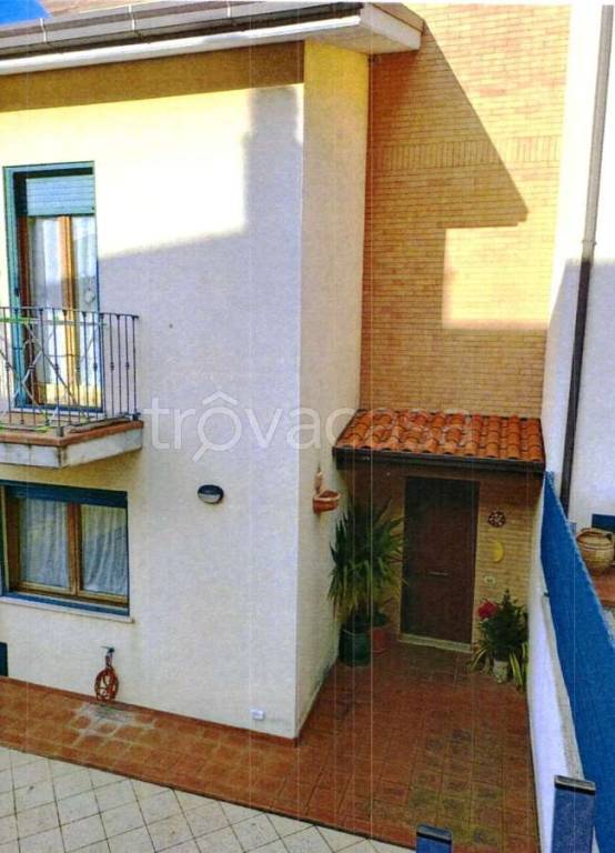 casa indipendente in vendita a Fermo
