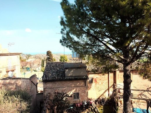 casa indipendente in vendita a Fermo in zona Camera
