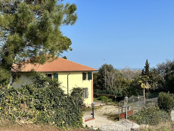 casa indipendente in vendita a Fermo in zona Marina Palmense