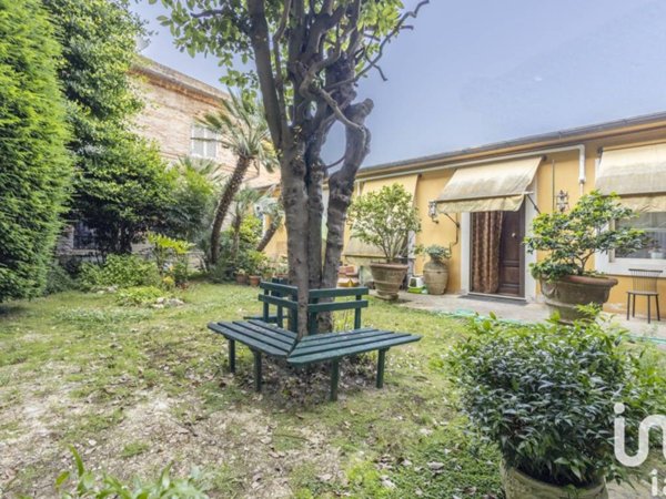 casa indipendente in vendita a Fermo in zona Camera