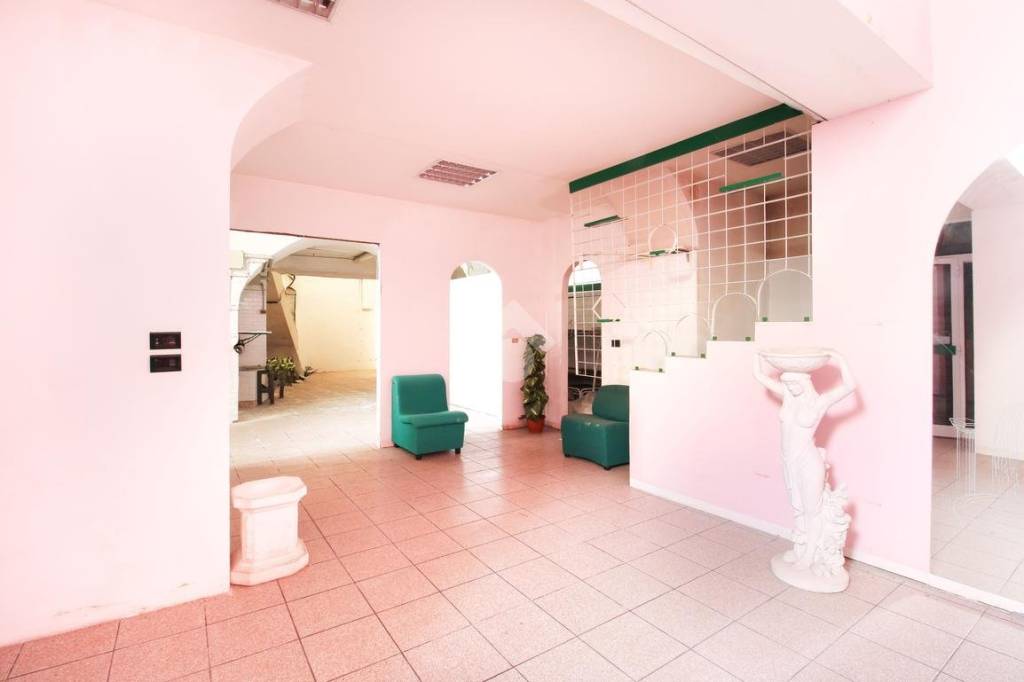negozio in vendita a Fermo