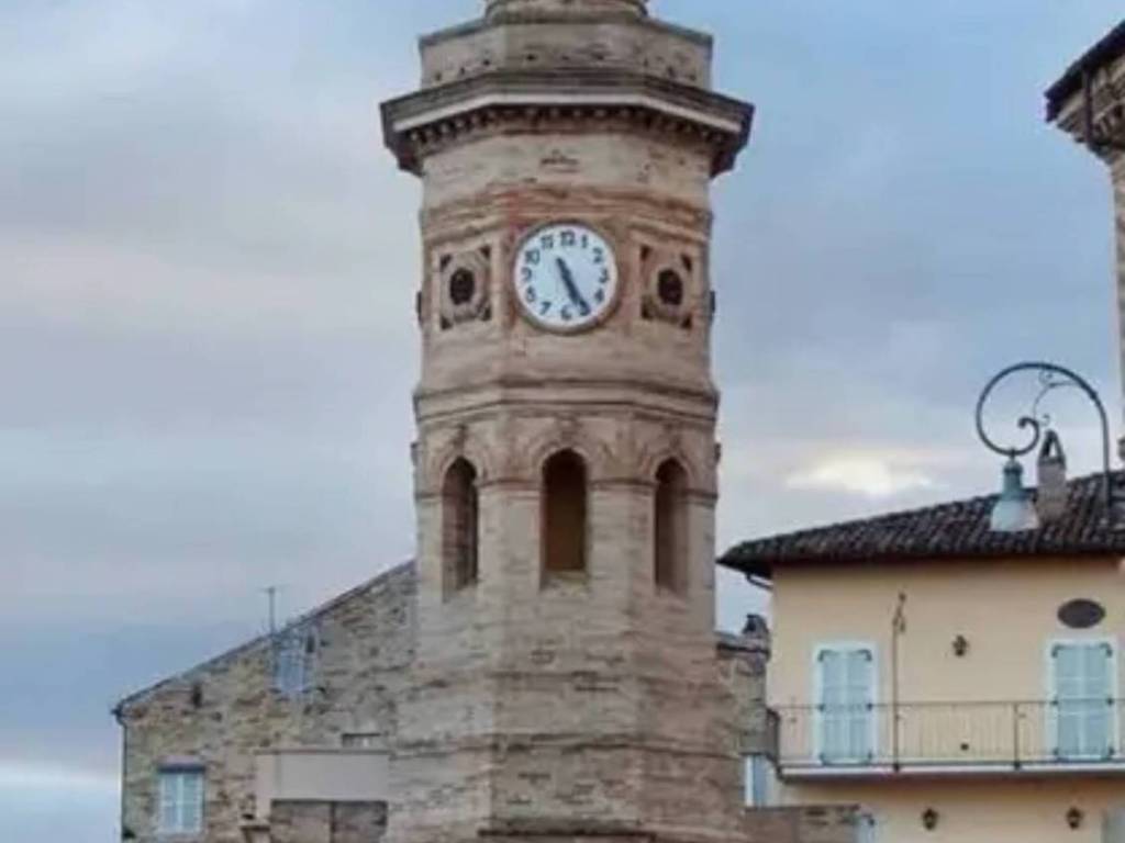 casa indipendente in vendita a Fermo