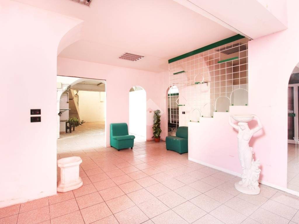 negozio in vendita a Fermo