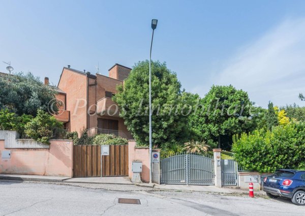 casa indipendente in vendita a Fermo