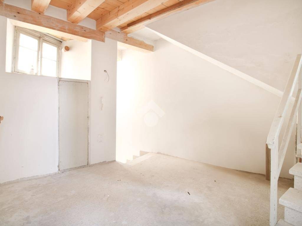 casa indipendente in vendita a Fermo