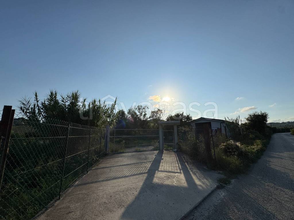 locale commerciale in vendita a Fermo in zona Moie