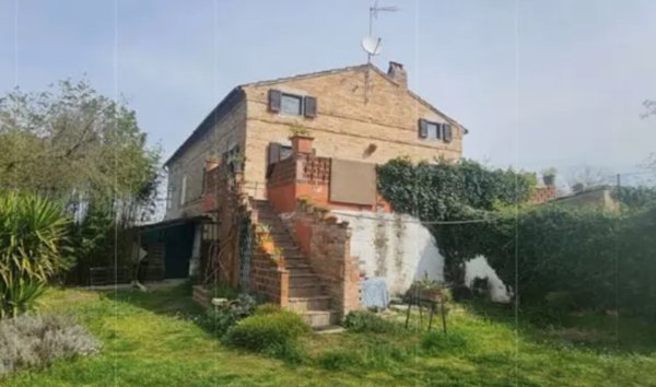casa indipendente in vendita a Fermo in zona Girola