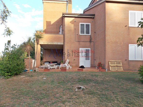 casa indipendente in vendita a Fermo in zona Campiglione
