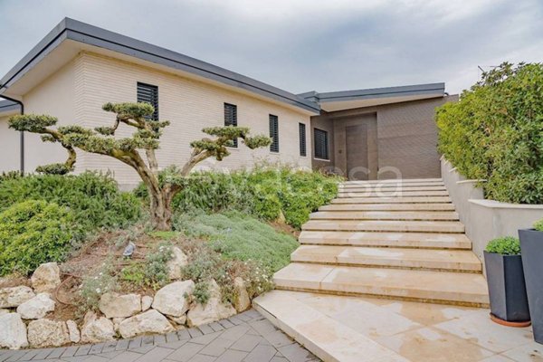 casa indipendente in vendita a Fermo in zona Camera