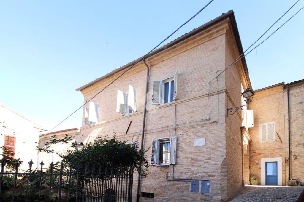 appartamento in vendita a Fermo in zona Camera