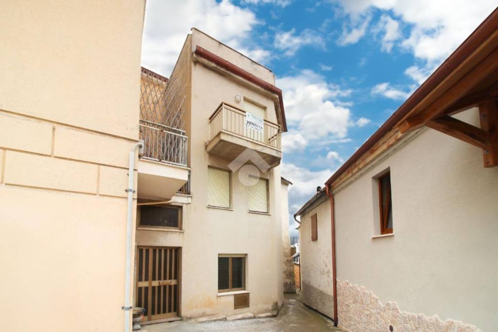 casa indipendente in vendita a Fermo in zona Capodarco