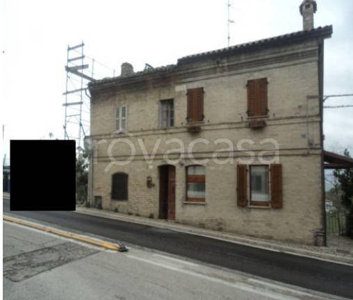casa indipendente in vendita a Fermo in zona Camera