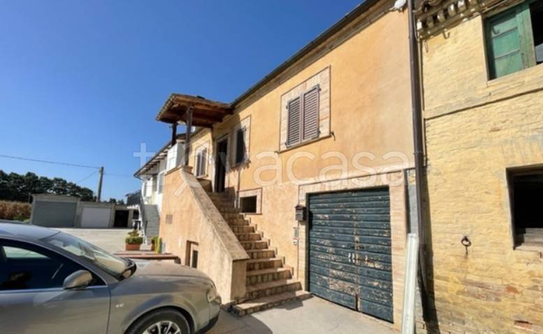 casa indipendente in vendita a Fermo in zona Girola