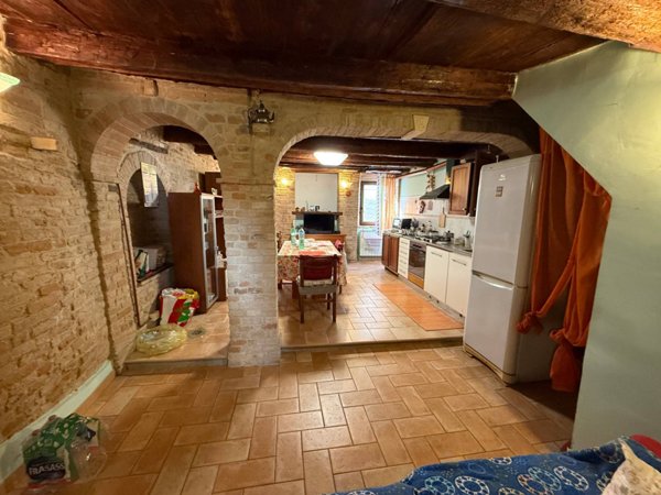 casa indipendente in vendita a Fermo in zona Camera