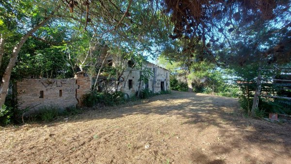 casale in vendita a Fermo in zona Molini di Tenna