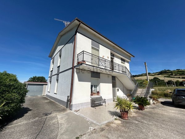 casa indipendente in vendita a Fermo in zona Camera