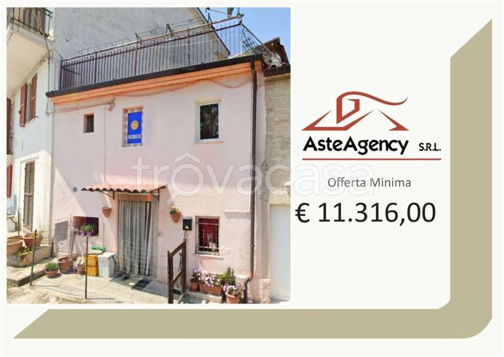 casa indipendente in vendita a Fermo in zona Camera