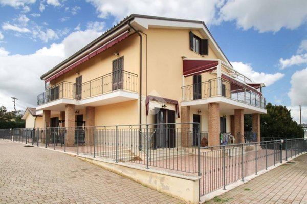 casa indipendente in vendita a Fermo in zona Camera