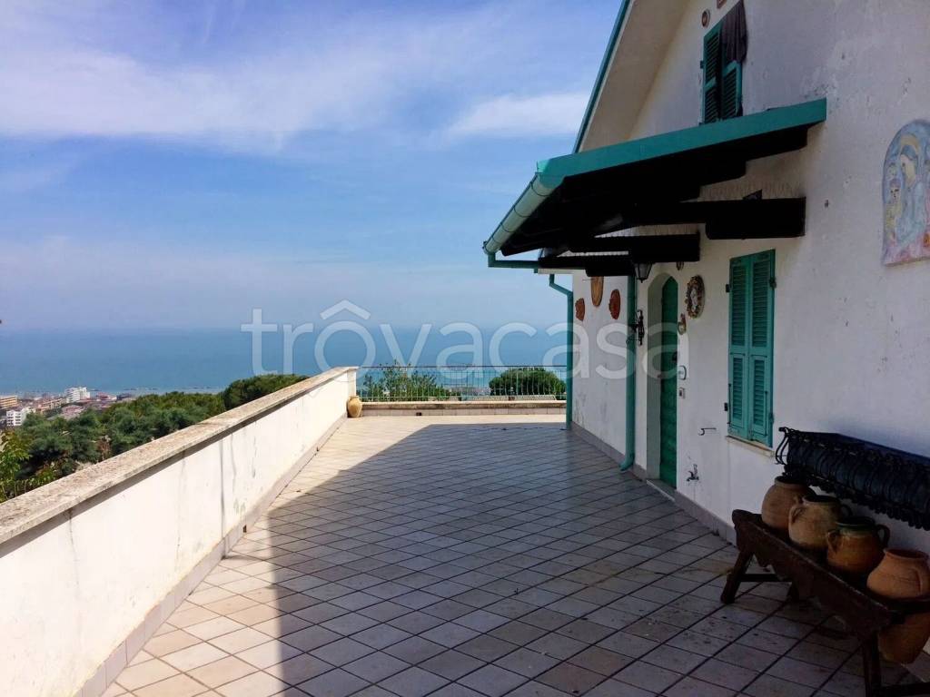 casa indipendente in vendita a Fermo in zona Capodarco