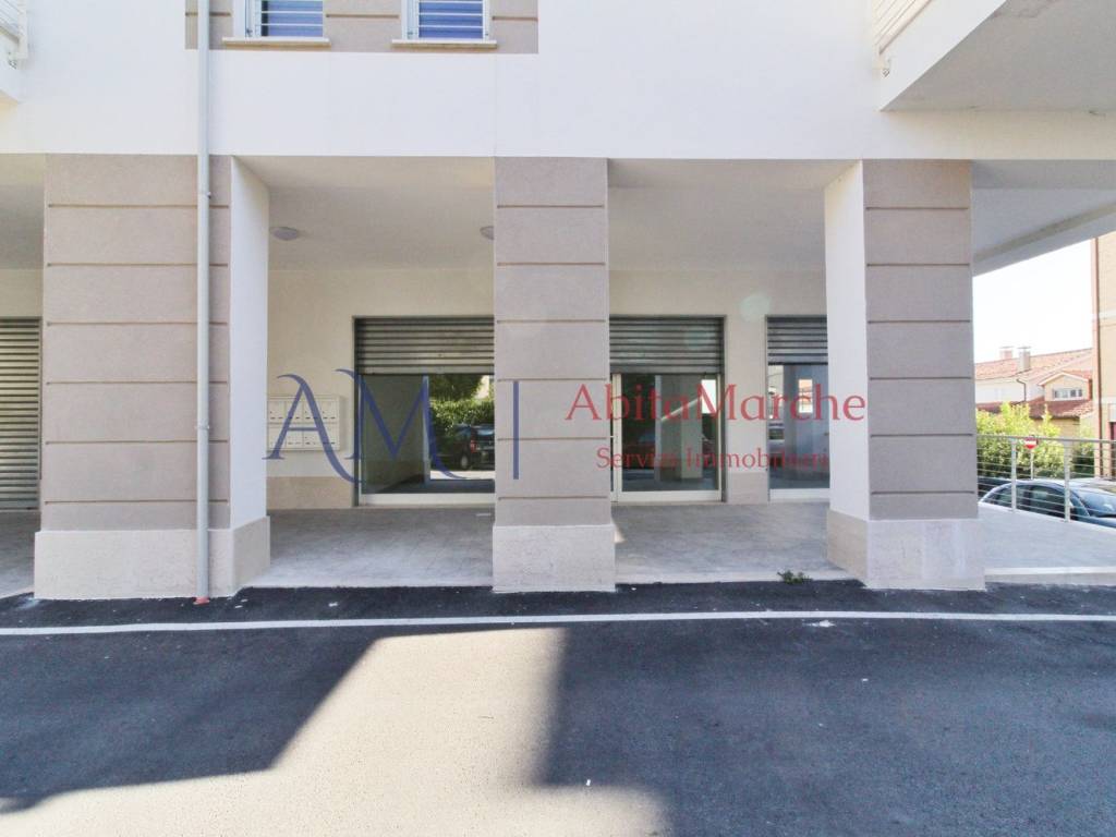 negozio in vendita a Fermo