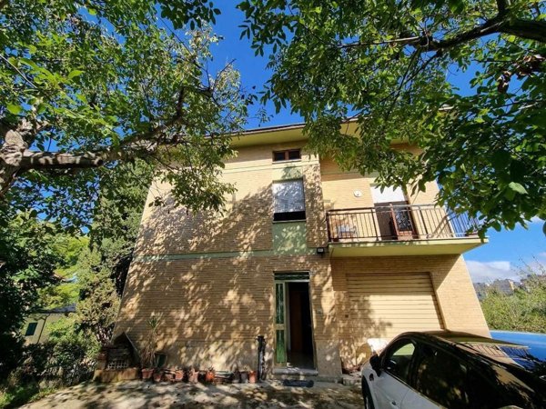 casa indipendente in vendita a Fermo