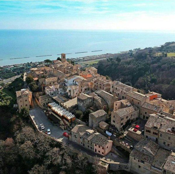 casa indipendente in vendita a Fermo in zona Camera