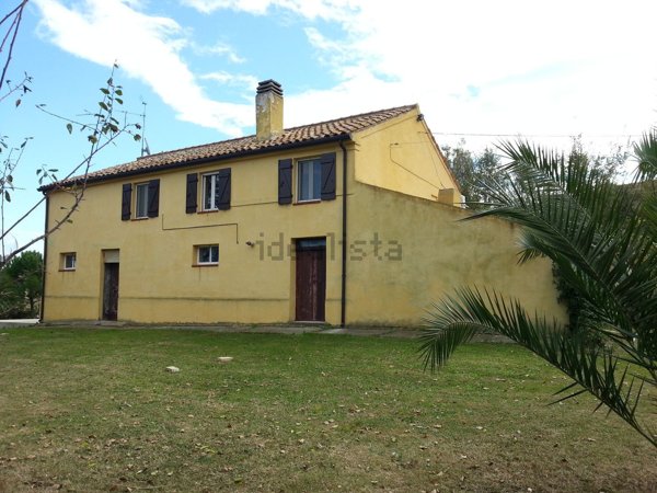 casale in vendita a Fermo